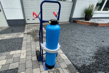 Flaschenwagen 2.0 mit Schiebemechanismus für rückenfreundliches Flaschen entleeren für Mischbettharz Flasche 25 Liter