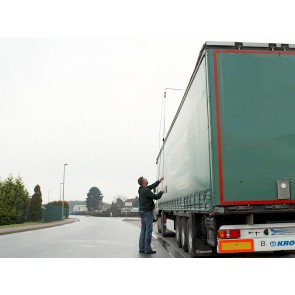 Eis LKW entfernen, Eisplatten vom LKW entfernen durch Sprühen