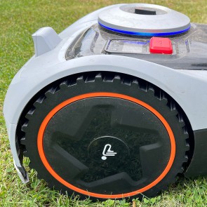 Axis Line Radschutz kompatibel Segway Navimow i105e & i108e – TPU Schutzkappen für Originalräder – Zubehör für Mähroboter, einfache Montage ohne Schrauben, optisch hochwertiges Design (Rad schwarz)